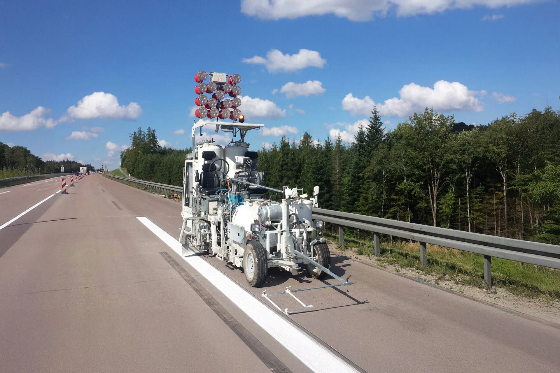 EDEL roadmarking-Canada-services images